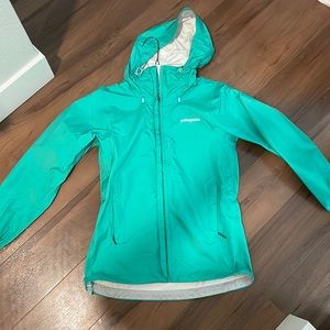 Patagonia light rain jacket